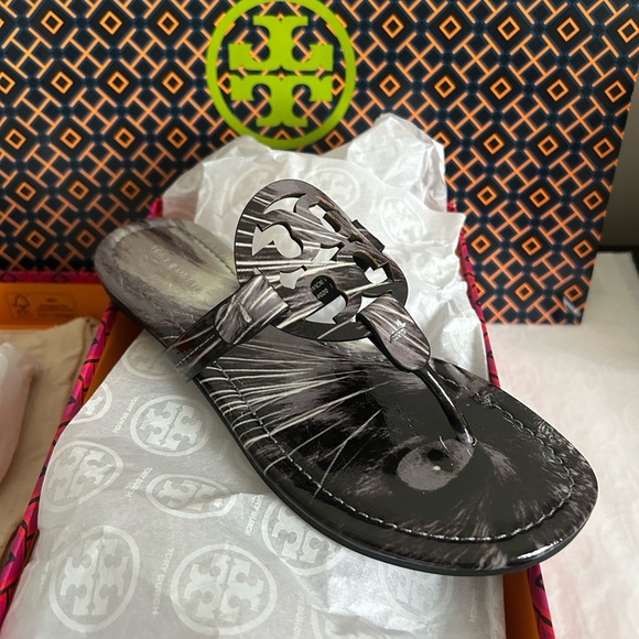 Tory Burch Miller Printed Patent Sandal Cat Portrait Size 7 - Picture 3 of 11